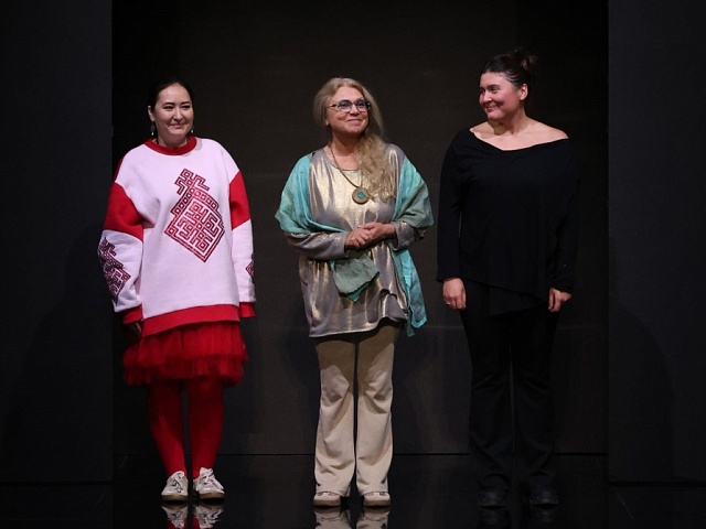 Оренбургский дизайнер Оксана Черноусова представила свою коллекцию на Неделе моды в Санкт-Петербурге